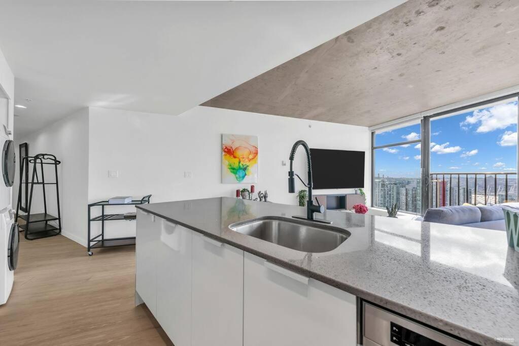 Skyview, 40Th Floor! 2Br Condo In Downtown Vancouver Eksteriør bilde